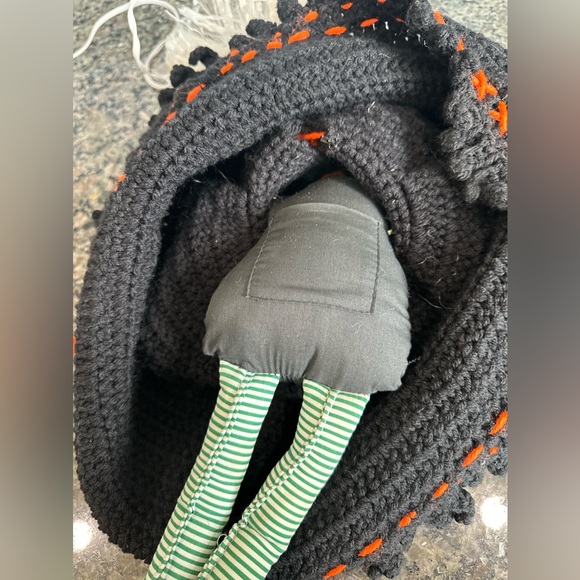 Vintage 1994 Tilda Witch Old Lady Crochet Orange Black Halloween - Picture 4 of 16